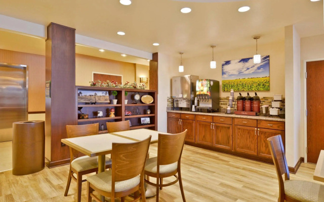 Green Mill Village Hotel & Suites, BW Signature Collection