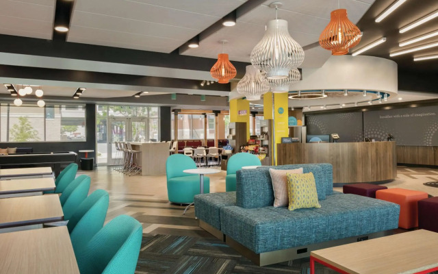 Tru by Hilton Charlotte Ayrsley