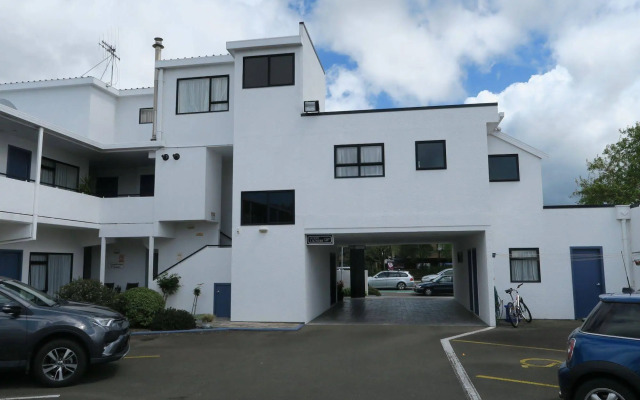 Shadzz Motel & Conference Centre