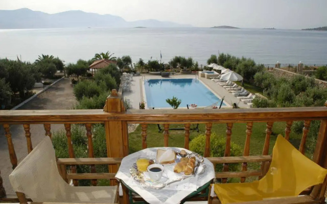 Porto Lourbas Hotel