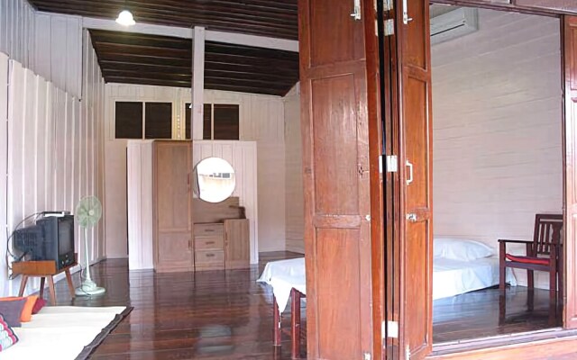 Ploen Amphawa Resort