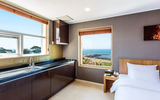 Rich Hotel