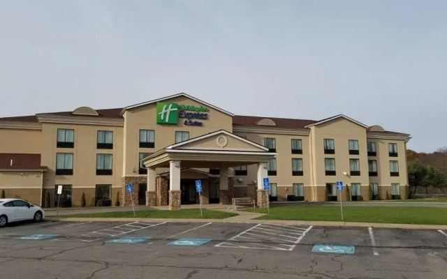 Holiday Inn Express & Suites Kittanning