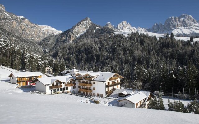 Dolomitenhotel Weisslahnbad Hotel Dolomiti Lavina Bianca