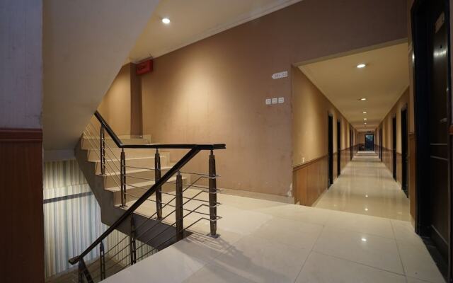 OYO 1282 Feodora Airport Hotel