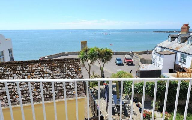 6 Bay View Court