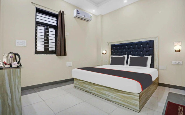 Collection O 70198 Metro View Ashok Vihar