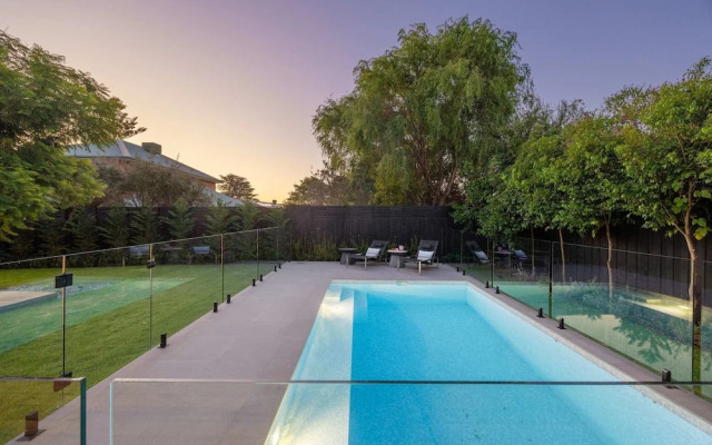Midnight Sands Luxe Beachside Designer With Pool