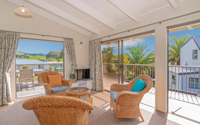 Seabreeze on Cook - Whitianga Holiday Home