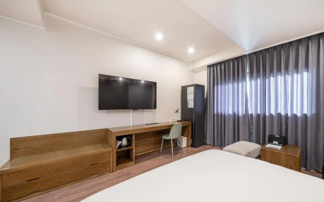 The 7 Business Hotel