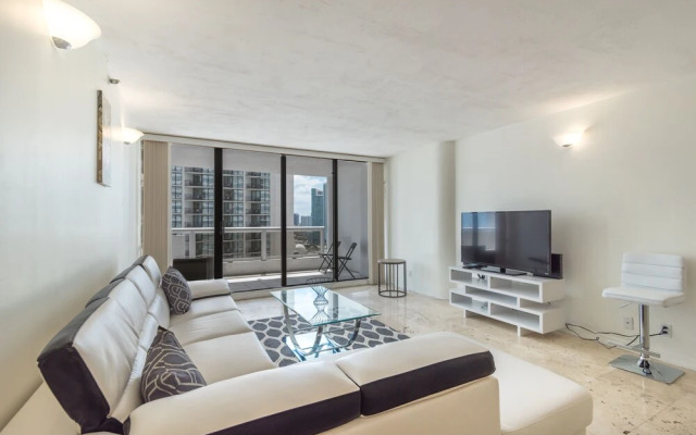 The Grand Condos by Edgewater One IR