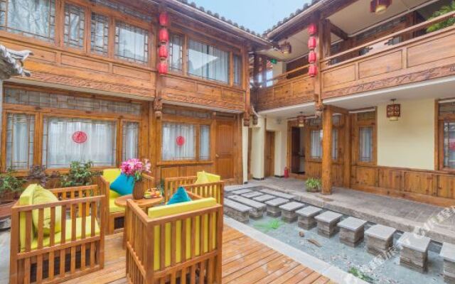 Three Bears Panoramic Beauty Su (Lijiang Ancient City Sifang Street Branch)