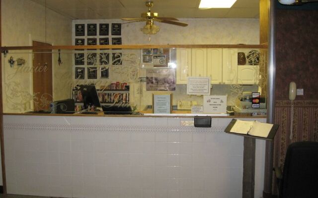 Glacier Gateway Plaza