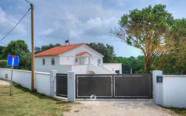 Apartment in Valtura With Family-friendly Yard