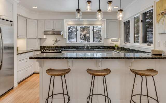 5 BR Updated Aspen Home - Stunning Views