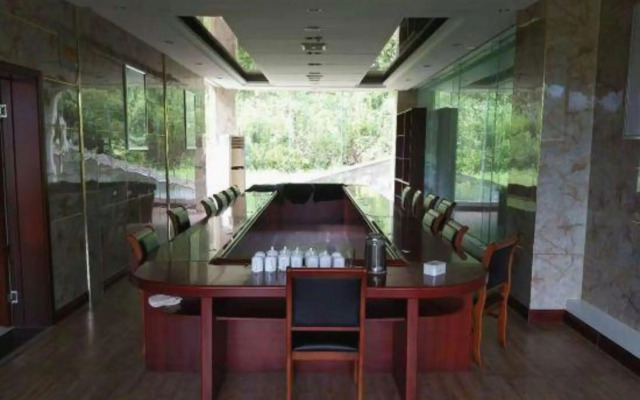 Golden Grove Hotel