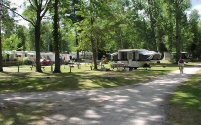 Jell-E-Bean Campground and Trailers