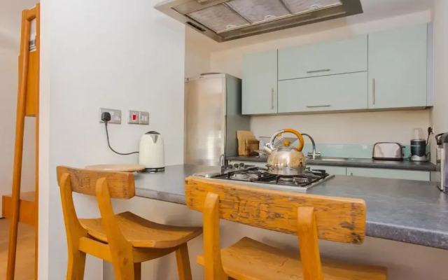 Warm 1 Bedroom Apartment with Balcony