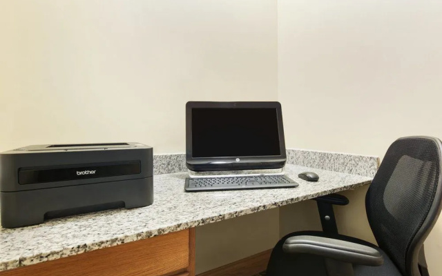 Country Inn & Suites Kalamazoo