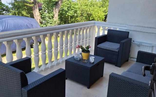 Villa Vesna, 70m from beach