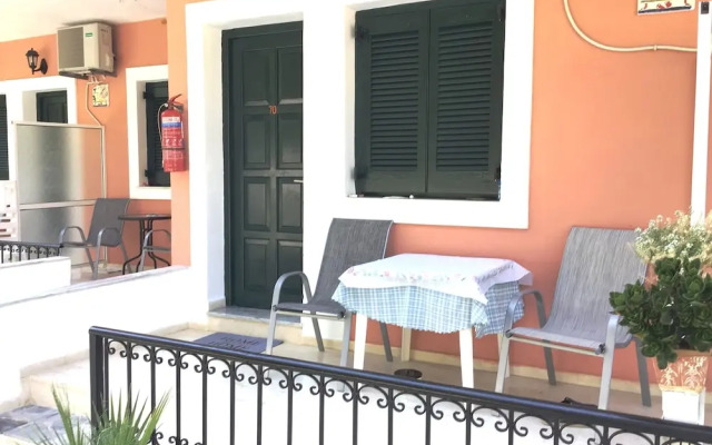 Almyra Apartments & Studios