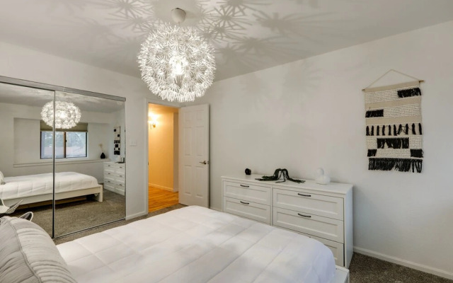 Flagstaff Retreat w/ Grill, Deck & Fireplace!