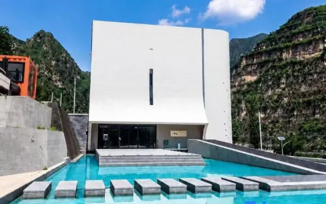 The Second Mountain Resort – Pool – Beijing
