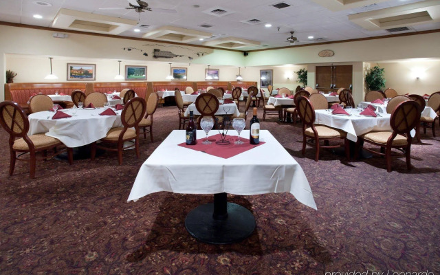 Ramada Plaza by Wyndham Sheridan Hotel & Convention Center