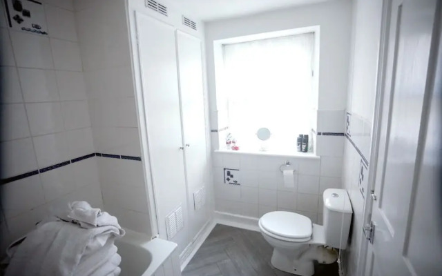 2-bed Apartment, Sleeps 6, 8-min Walk to Centre