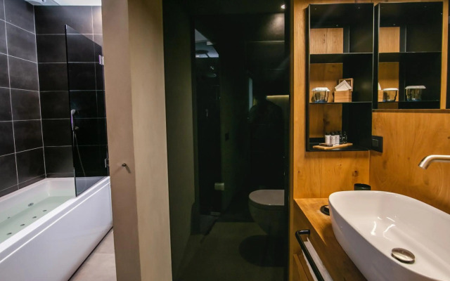 Marquise Suites - Adults Only