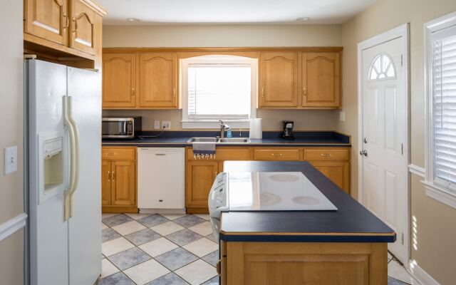 Spacious 6BR /2.5 Bath in Highlands!