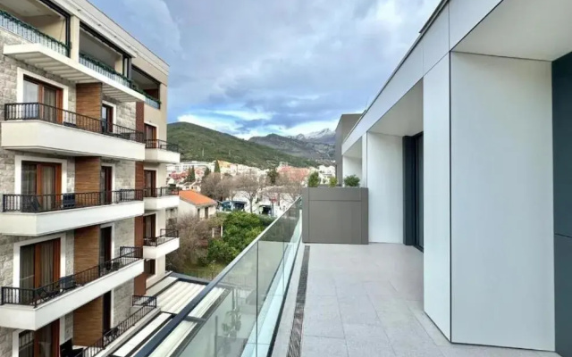 Onia Luxury Escape