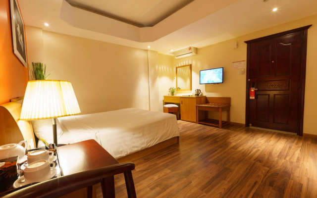 Roseland Corp Hotel