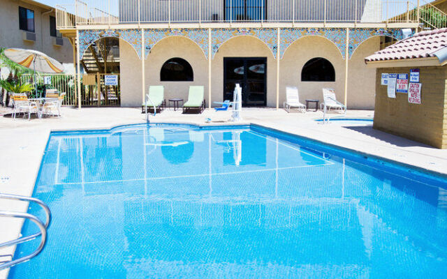 Motel 6 Phoenix - Scottsdale West, AZ