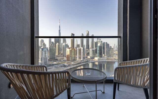 Waves - Tranquil Waterfront Living 2B Retreat With Balcony