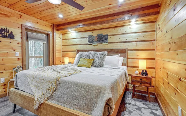 Close to Hiking & Attractions: Smoky Mtn Cabin