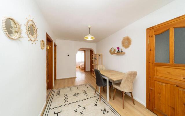 Central Flat With Balcony and Terrace in Muratpasa