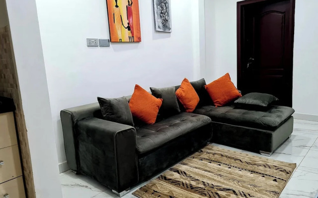 Comfy & Cozy Hideout  Close to Highway