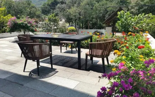 Houshan Courtyard