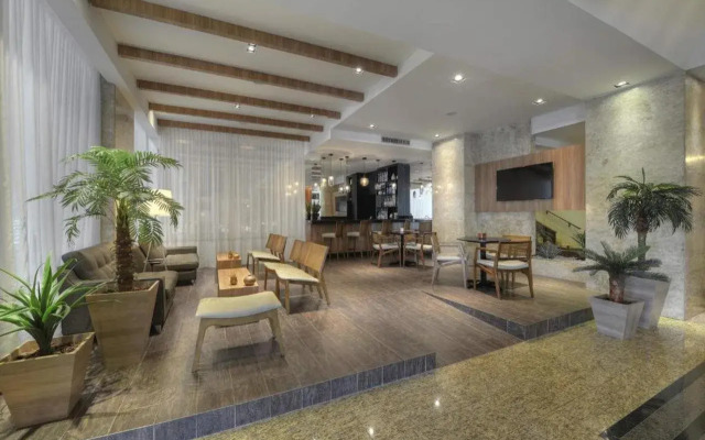 Hotel Deville Business Maringá