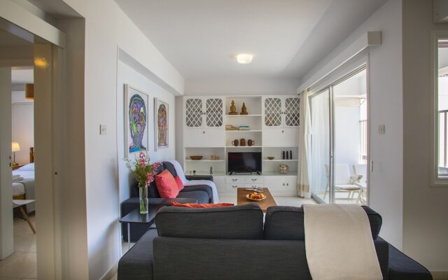 Mackenzie Leo Seafront Suite