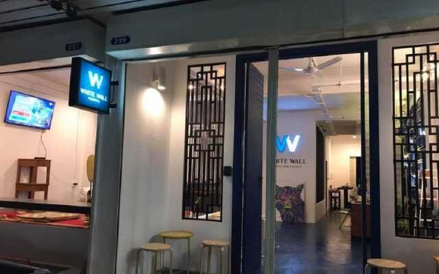 White Wall Poshtel - Hostel