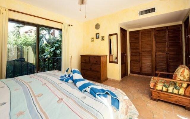 Hacienda del Carmen Condominium