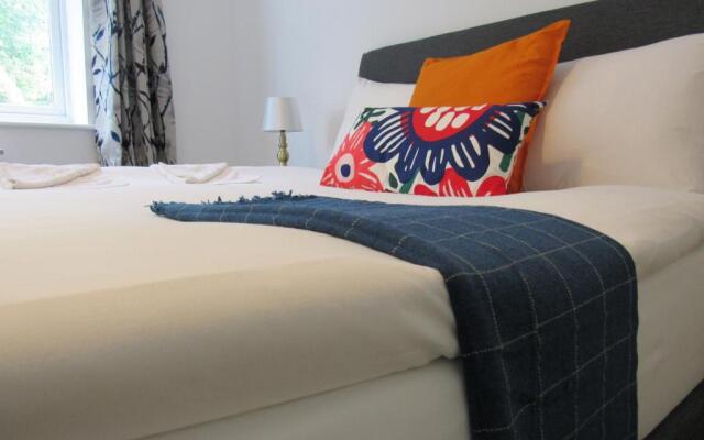 The Cambridge Suites -Tas Accommodations