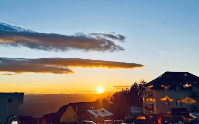 Studio Milmari ,Premier 18