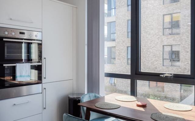 Gorgeous new 1 bed With Private Balcony, Brixton