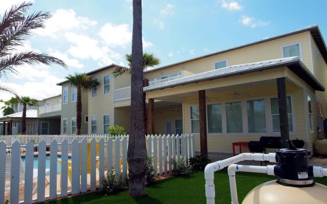 Beach Club Clubhouse 3