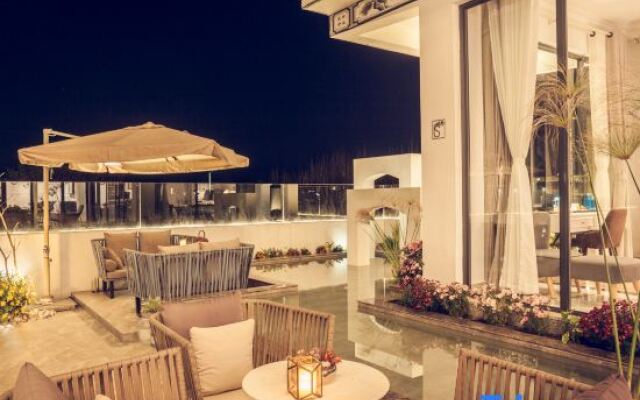 Huahaishe Lake View Inn