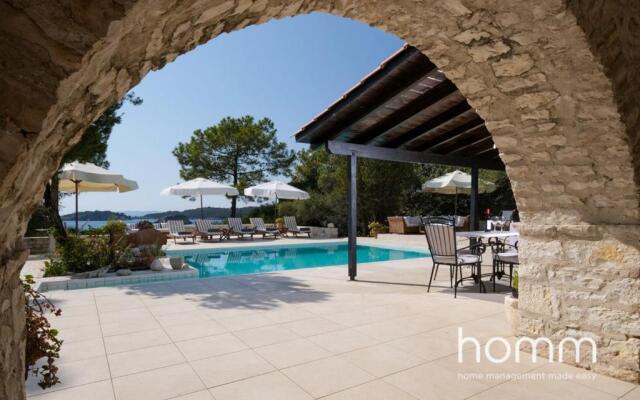 580m² homm Luxurious Seaside Residence in Syvota