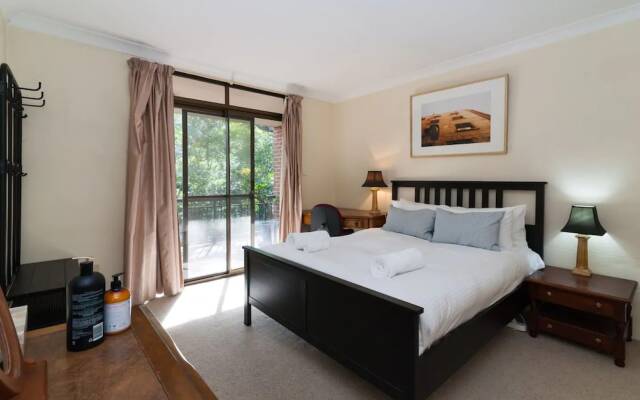 Bright 3 Bedroom Apartment in Leafy Artarmon